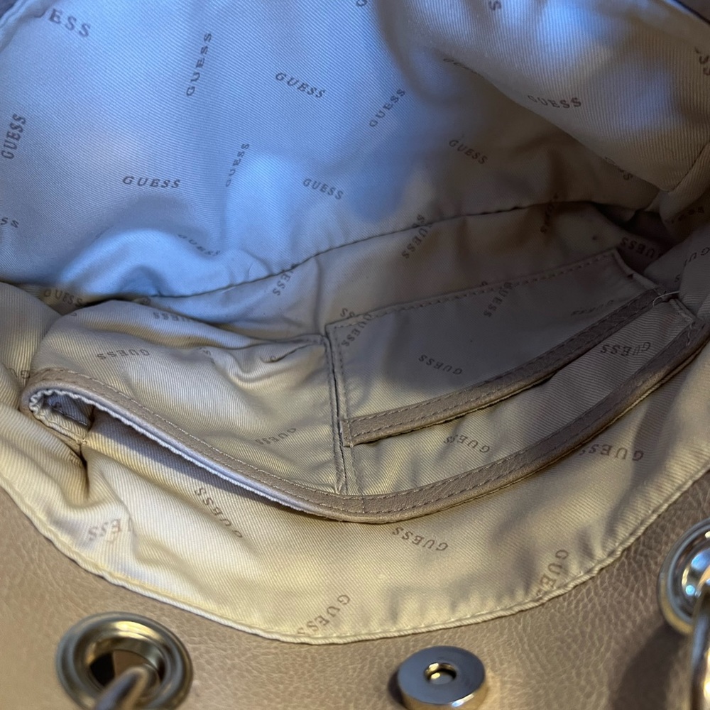 Slightly used Guess bag - Picture 6 of 8
